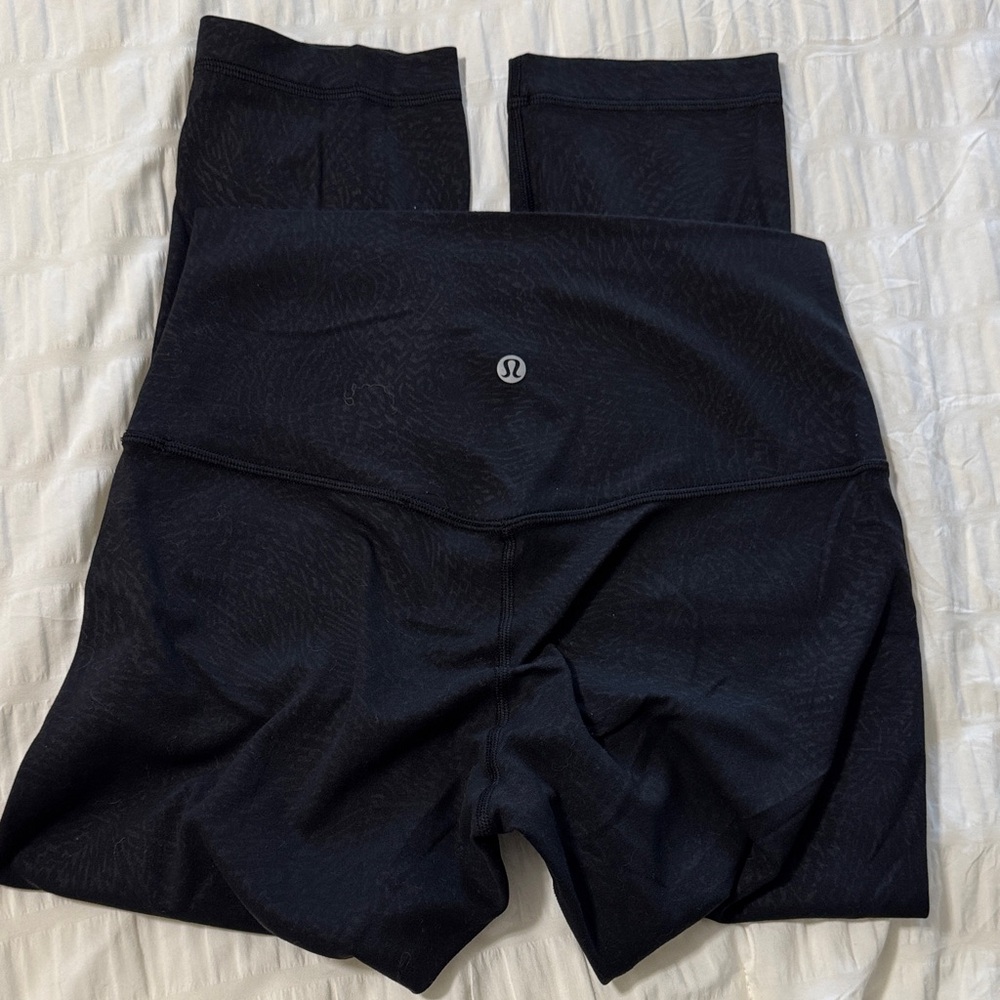 Lululemon Black High-Waisted Leggings 25” subtle animal print